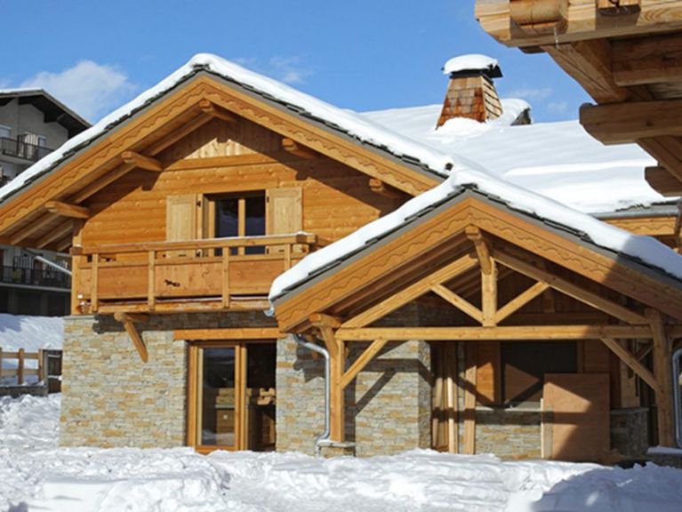 Chalet Le Loup Lodge with private pool and sauna