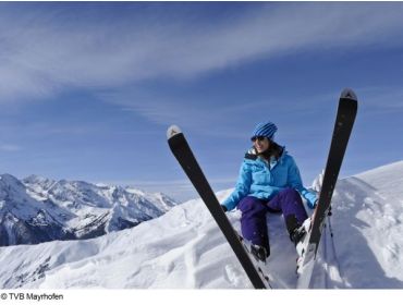 Ski village Popular winter-sport destination with a large ski area and apres-ski-6
