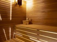 Chalet Prestige l'Atelier with sauna and outdoor whirlpool-3
