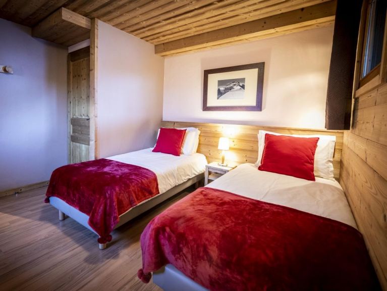 Chalet du Cocoon Pierra Menta 2 with sauna and shared outdoor hot tub